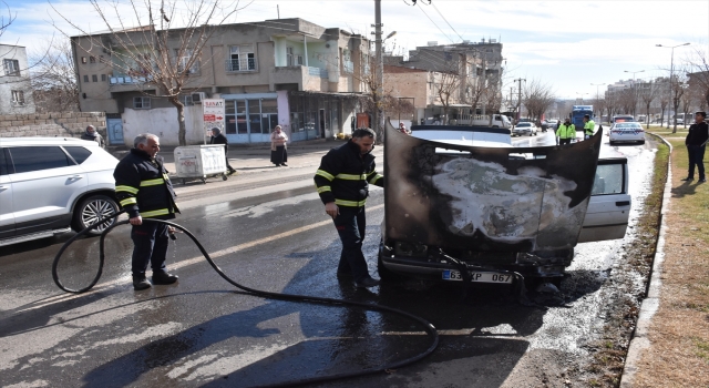 Şanlıurfa’da seyir halinde yanan otomobilde hasar oluştu