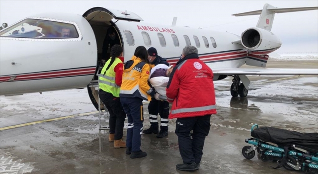 Adıyaman’da 54 yaşındaki hasta, ambulans uçakla Erzurum’a sevk edildi