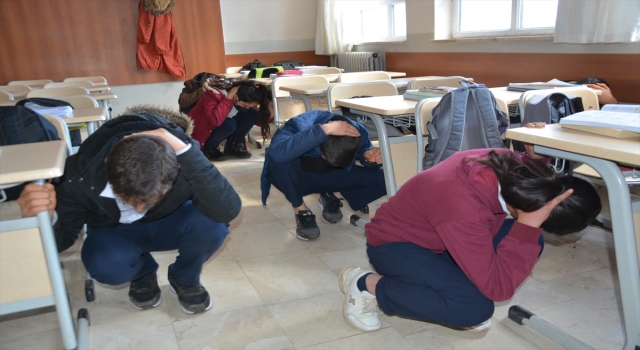 Gaziantep’te ve çevre illerdeki okullarda deprem tatbikatı yapıldı