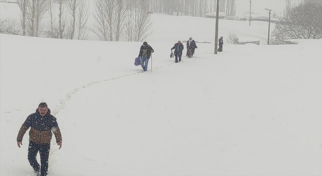 Şırnak’ta ekipler hasta yaşlı kadını hastaneye ulaştırmak için seferber oldu