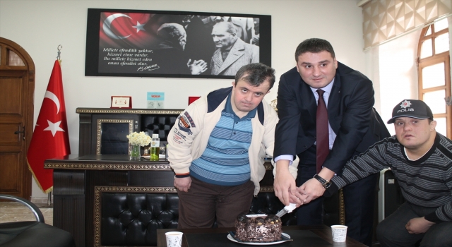 Gercüş Kaymakamı Sinanoğlu, down sendromluları ağırladı 