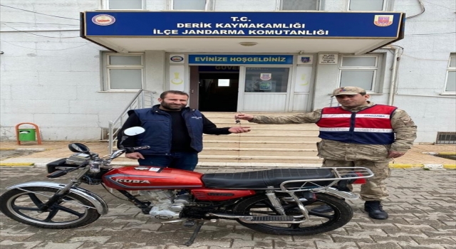 Mardin’de 12 yıl önce çalınan motosiklet bulunarak sahibine teslim edildi