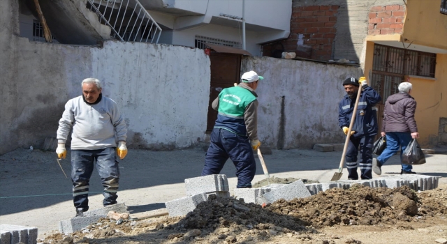 Ergani’de belediye ilçeye park ve çocuk oyun alanı kazandırıyor 