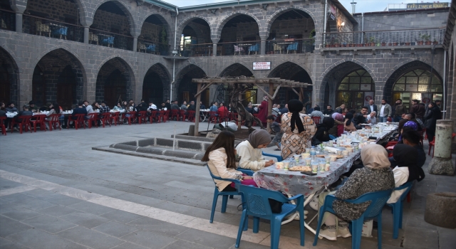 Şanlıurfa’da üniversite öğrencileri iftar sofrasında buluştu