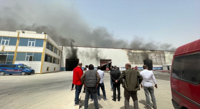 Şanlıurfa OSB’deki tekstil fabrikasında yangın çıktı