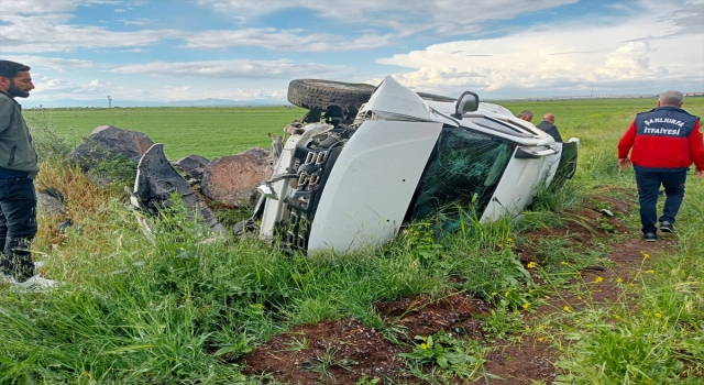 Şanlıurfa’da şarampole devrilen otomobildeki 5 kişi yaralandı