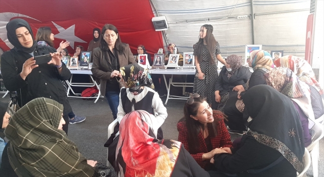 ADEM kursiyerleri, Diyarbakır annelerinin gününü kutladı