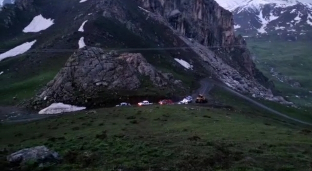 Şırnak’ta tipi nedeniyle kaybolan 15 göçer, 11 saatlik çalışma sonucu kurtarıldı