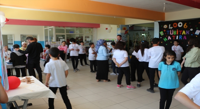 Silopi’de TÜBİTAK 4006 Bilim Fuarı açıldı