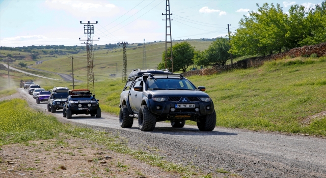 Diyarbakır’da kırsaldaki çocuklara offroad heyecanı yaşattılar