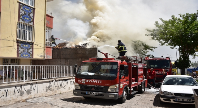 Siverek’te bir evin çatısında çıkan yangın söndürüldü
