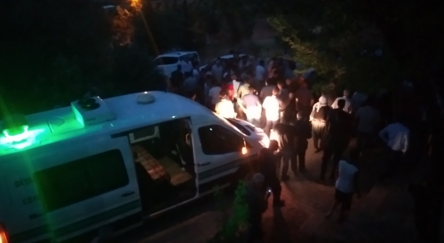 Dicle Nehri’nde boğulan 3 lise öğrencisi son yolculuğuna uğurlandı