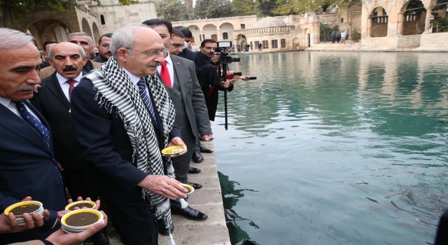 Kılıçdaroğlu, Balıklıgöl'de İktidar Dileği Tuttu