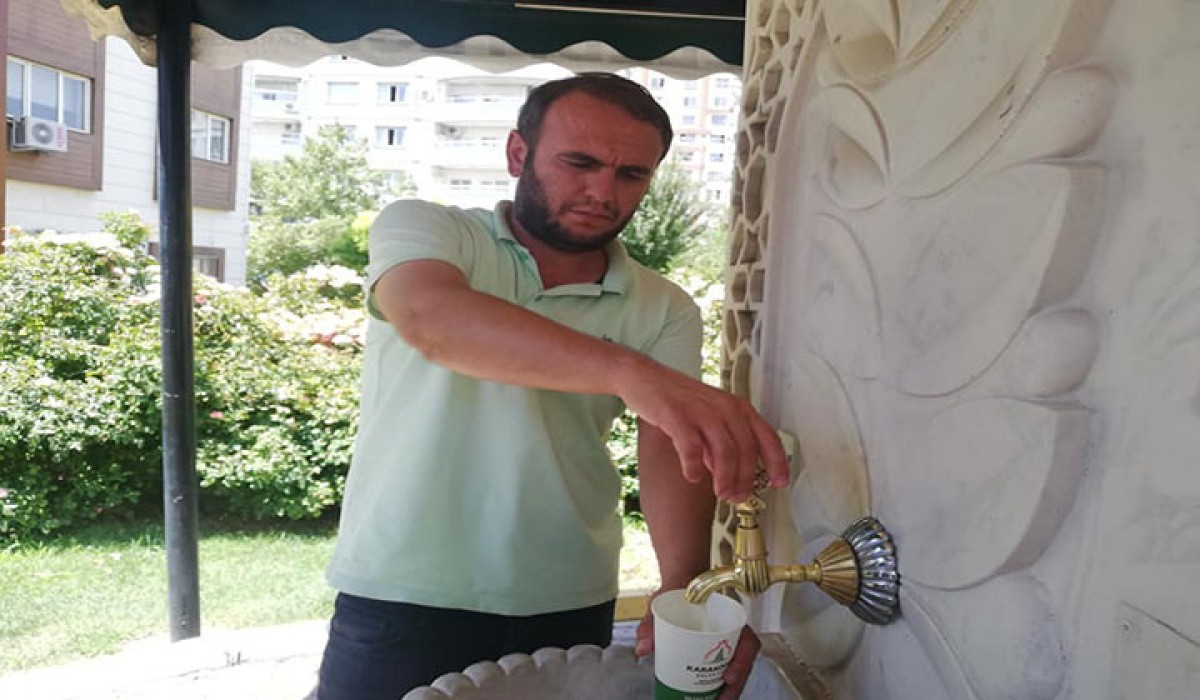 Karaköprü İkram Çeşmesinden soğuk limonata akıyor