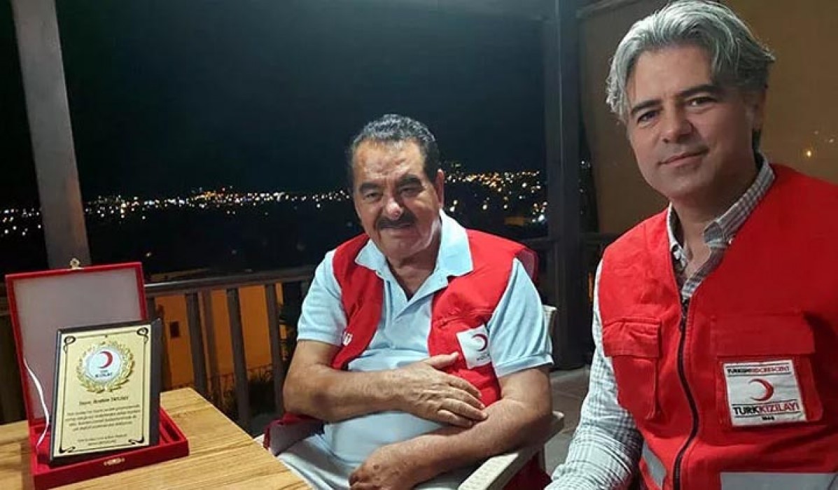 İbrahim Tatlıses’ten Kızılay’a bağış 