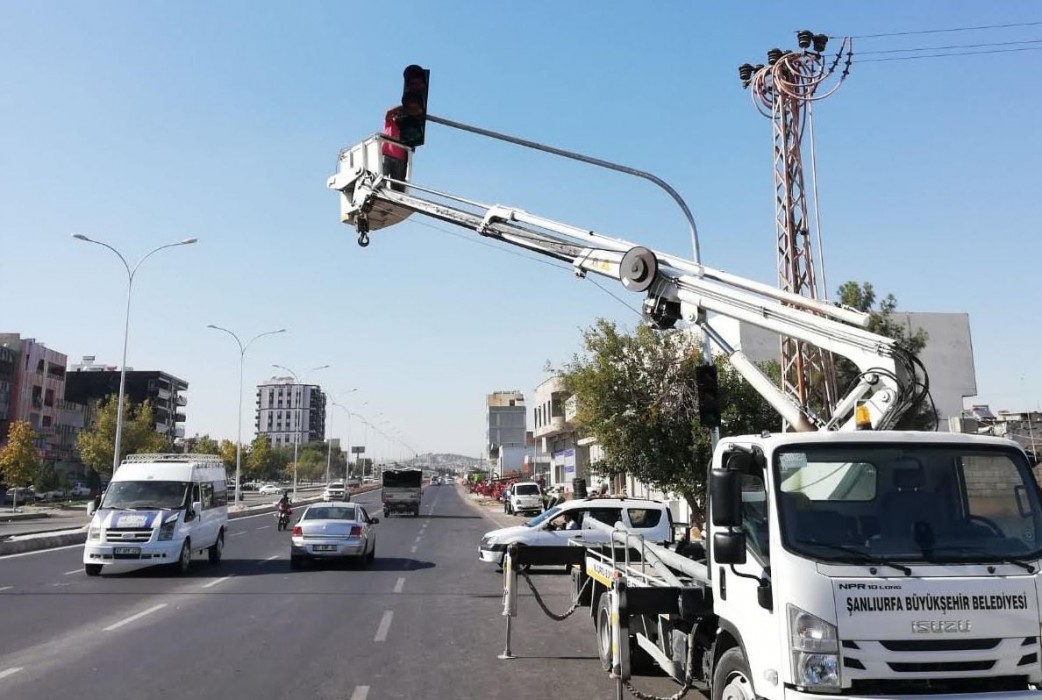 Yaya üst geçit yerine sinyalizasyon sistemi