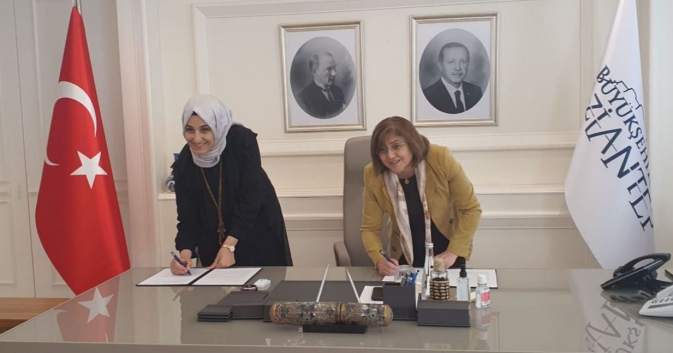 Fatma Şahin'den Ayşe Çakmak'a Destek