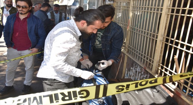 Şanlıurfa’da bir iş yerinin önüne bırakılan valizden uyuşturucu çıktı