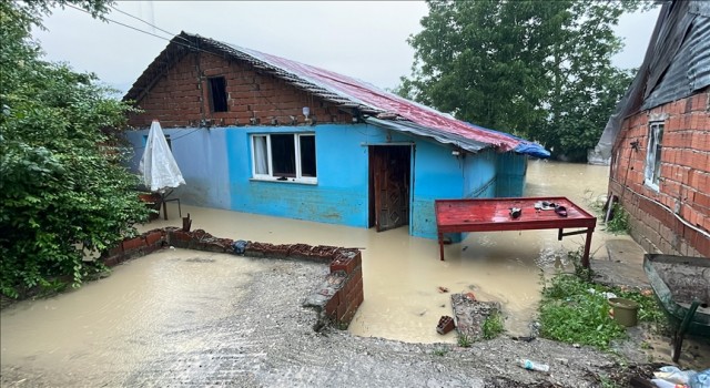 Zonguldak'ta sağanak hayatı olumsuz etkiliyor