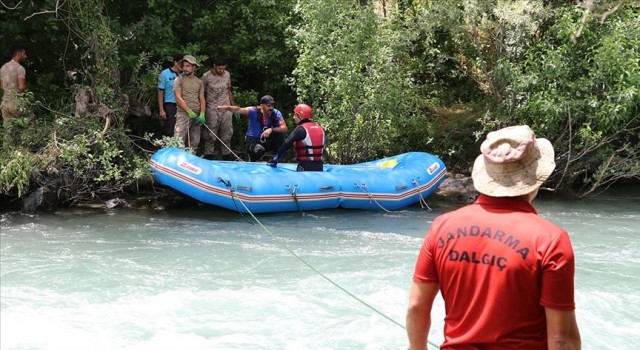 Müküs Çayı’na düşen hemşireyi arama çalışmaları devam ediyor