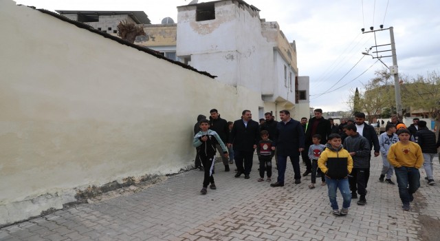 Vali Ayhan selden etkilenen Karşıyaka Mahallesinde incelemelerde bulundu