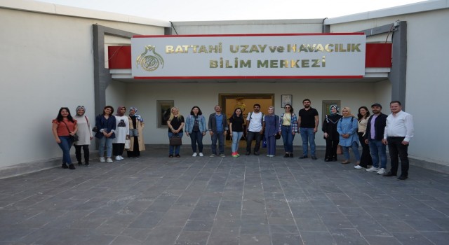 Karaköprü’de öğretmenler bilim merkezini gezdi