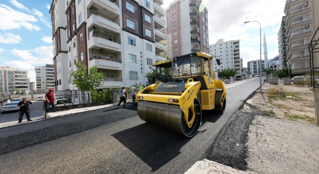 Karaköprü’de asfaltla yol yenileme çalışmaları devam ediyor