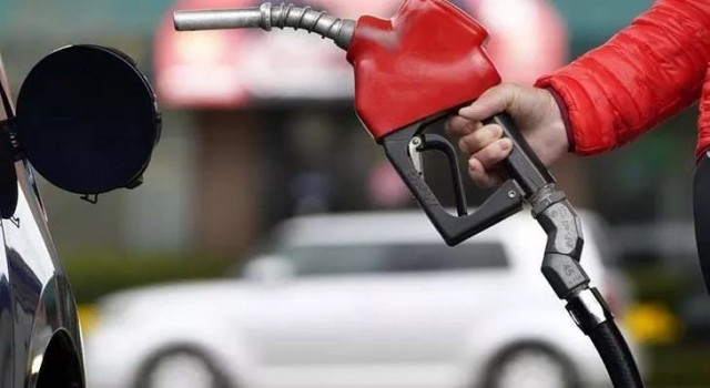 Benzine Bu Gece Büyük Zam Bekleniyor