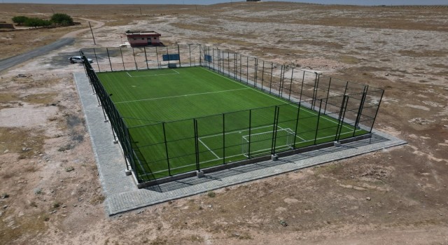 Eyyübiye’de üç kırsal mahalle daha halı sahaya kavuştu