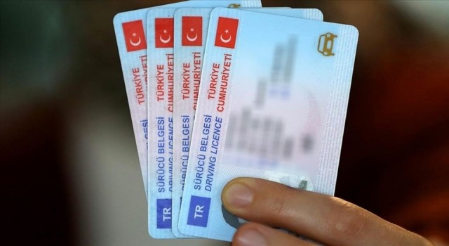 Ehliyetini Yeniletmeyenlere 4 Bin Lira Ceza