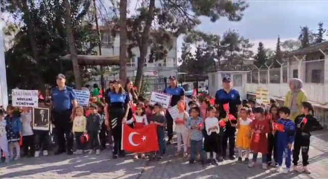 Şanlıurfa’da minikler polisleri ziyaret etti