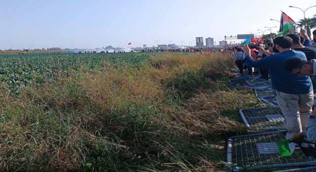 Bazı protestocular İncirlik Hava Üssü’ne girmeye çalıştı