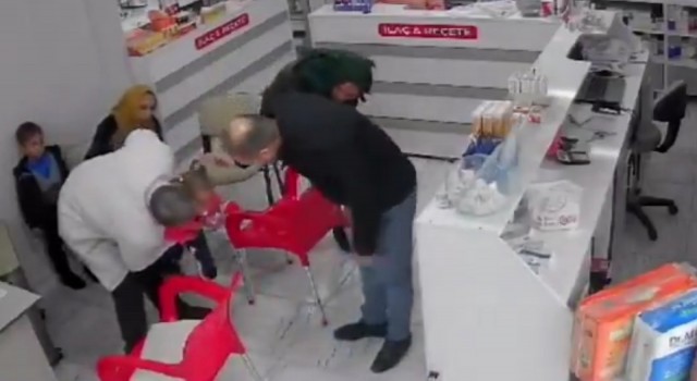 Bozova’da boğazına şeker kaçan çocuk heimlich hamlesiyle kurtarıldı