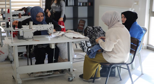 Karaköprü’de kadınlar hem meslek öğreniyor hem aile bütçesine katkı sağlıyor