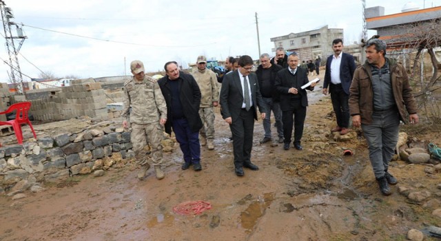 Başkan Ekinci ve Kaymakam Koç, selin meydana geldiği mahalleyi ziyaret etti