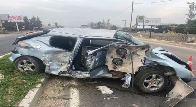 Şanlıurfa’da hafriyat kamyonu çarptığı otomobili pert etti!