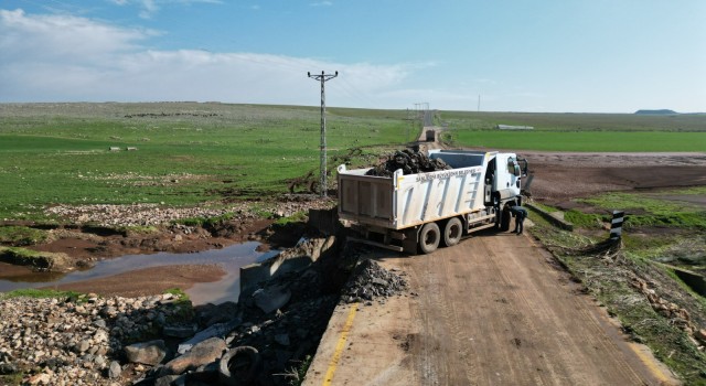 Şanlıurfa’da taşkında zarar gören yol ve köprüler onarılıyor