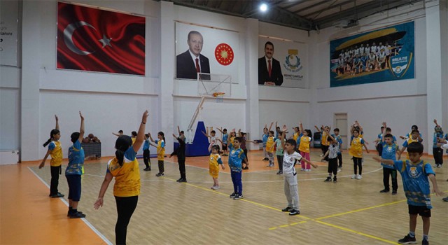 Gençler, Haliliye Belediyesi ile spor alışkanlığı kazanıyor