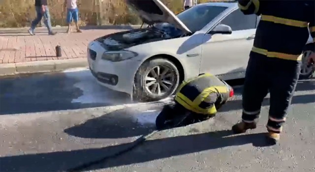 Şanlıurfa’da araçta çıkan yangını itfaiye ekipleri söndürdü