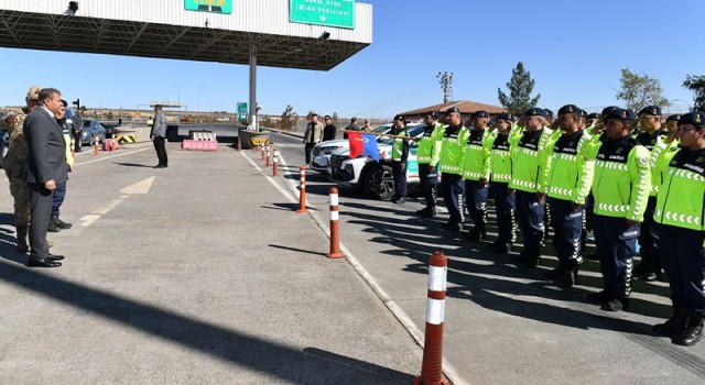 Vali Şıldak, otoyol jandarma ekiplerini ziyaret etti