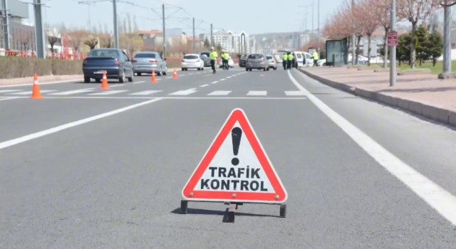 Trafik ekipleri 1 haftada 2 milyon 942 bin 329 aracı denetledi