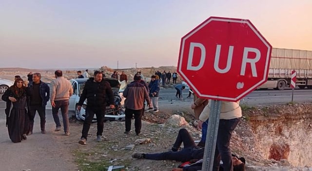 Şanlıurfa’nın Suruç ilçesi yakınlarında, halk arasında “ölüm yolu” olarak bilinen karayolunda meydana gelen trafik kazasında 3 kişi yaralandı.