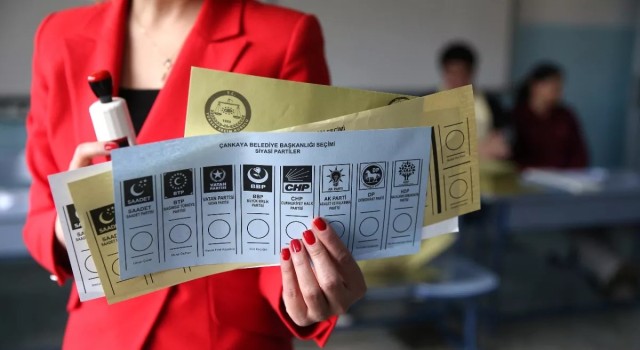 Seçim Anketinde Sürpriz Sonuç: Bir Parti Oyları Silip Süpürdü