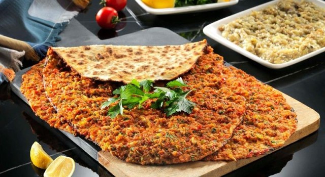 Şanlıurfa Lahmacun, Sahur ve İftar Sofralarının Vazgeçilmezi Oldu