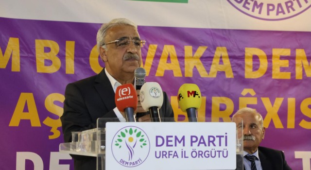 DEM Parti Şanlıurfa İl Kongresi Gerçekleştirildi: Yeni Eş Başkanlar Belli Oldu