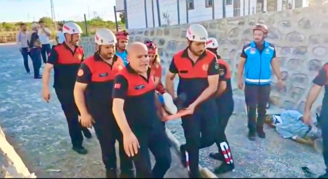 Şanlıurfa’da inşaat çöktü: 4 işçi yaralı olarak kurtarıldı