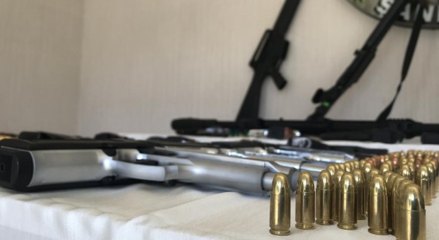 Şanlıurfa'da KOM'dan Nokta Operasyon: 65 Ruhsatsız Tabanca Ele Geçirildi