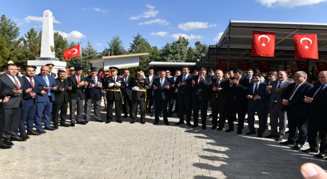 Şanlıurfa’da Cumhuriyet Bayramı Coşkusu Şehitlikte Başladı