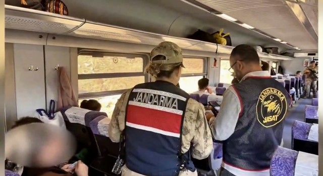 Türkiye Genelinde Göçmen Kaçakçılarına Darbe: 29 Organizör ve 687 Düzensiz Göçmen Yakalandı