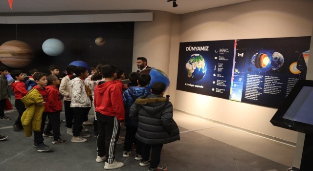 Karaköprü’de Öğrenciler Uzayı ve Teknolojiyi Keşfediyor